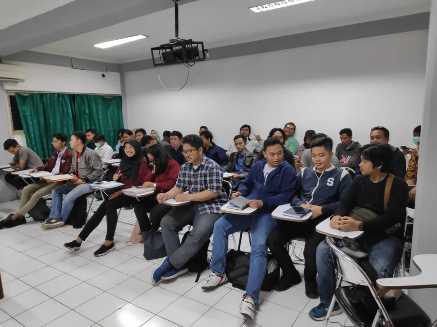 Belajar Bersama di Ruang Kelas