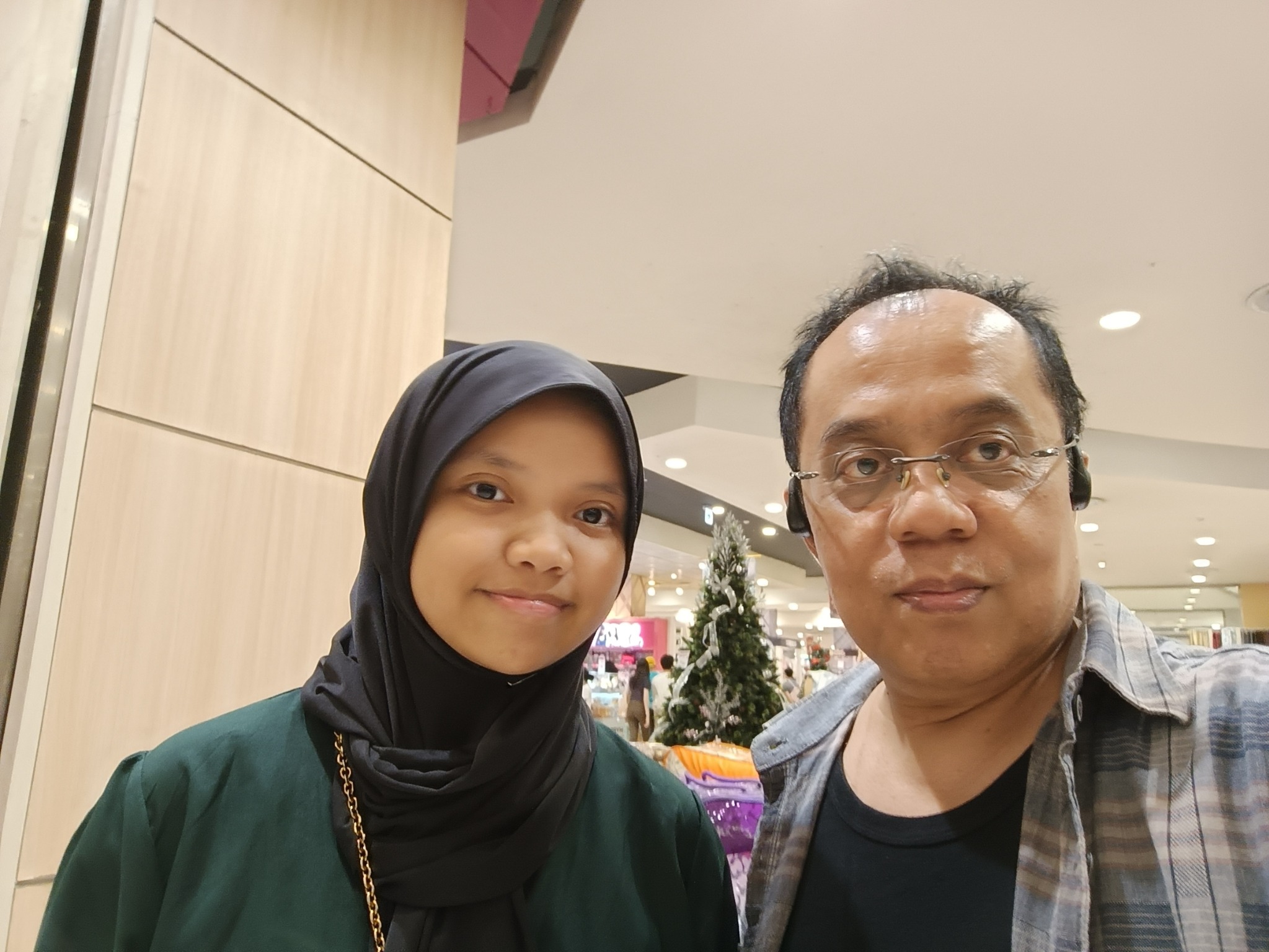 Dr. H. Benrahman bersama putri tercinta