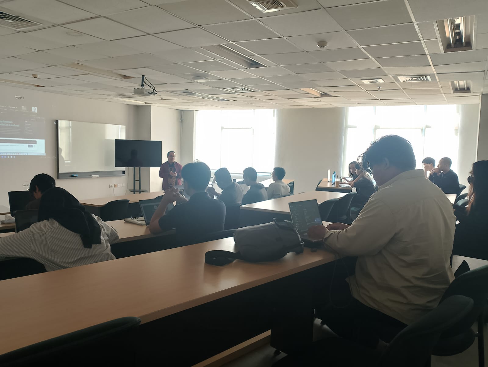 Participants engaging in the Evidence-Based Change Management in the AI Era visiting lecture at BINUS University